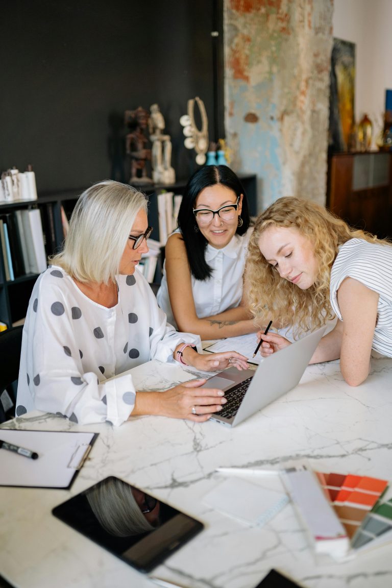 A Supportive Online Community for Female Entrepreneurs Who Want to Grow, Connect and Be Seen